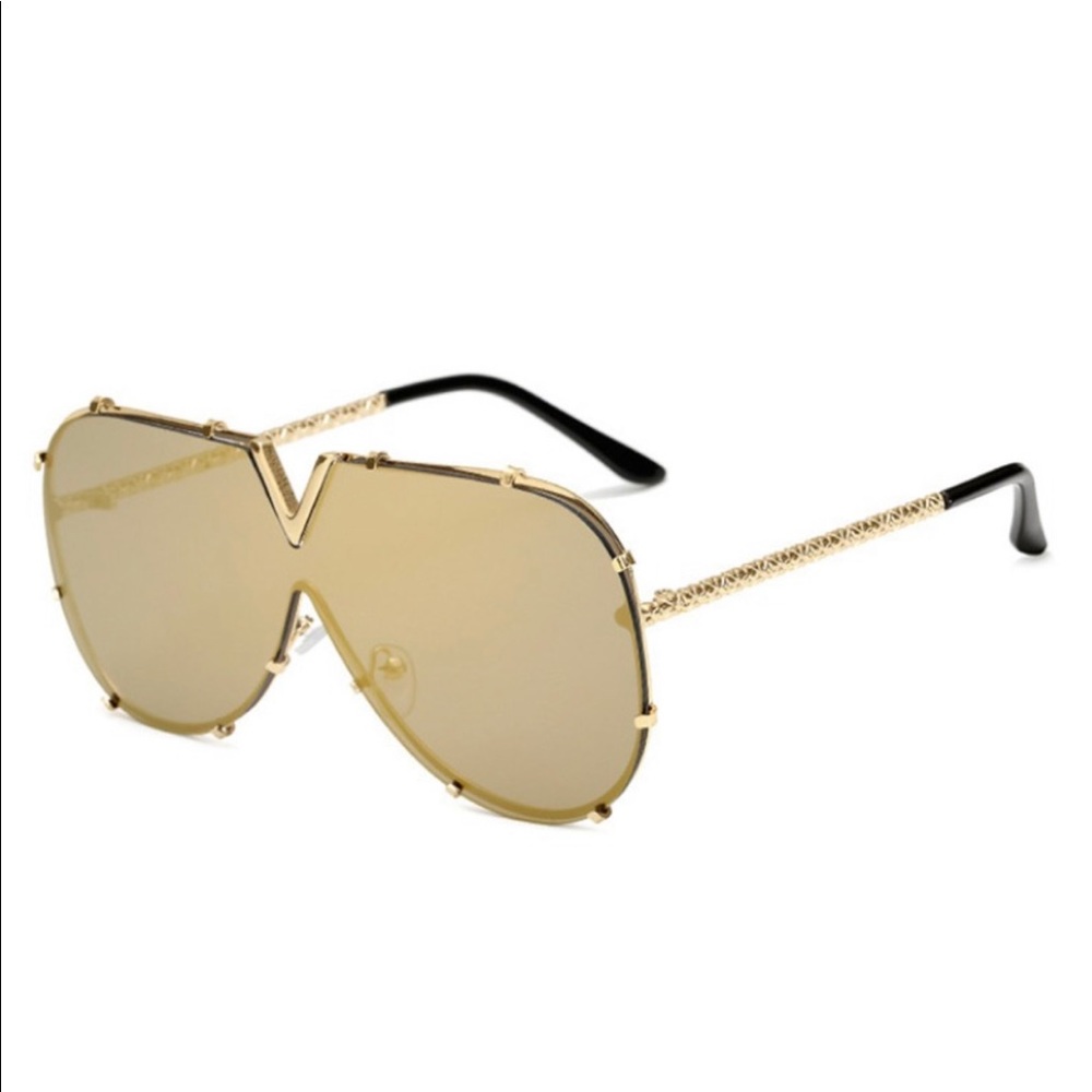 V Women Sunglasses Gold Hardware NEW